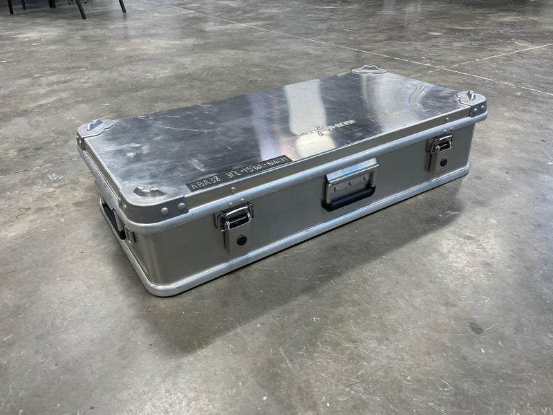 Load image into Gallery viewer, 38L Aluminum Case