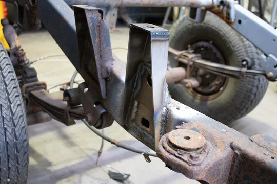 Load image into Gallery viewer, Rust Buster Middle Raised Bed Mount For 1988-1995 Toyota Pickups