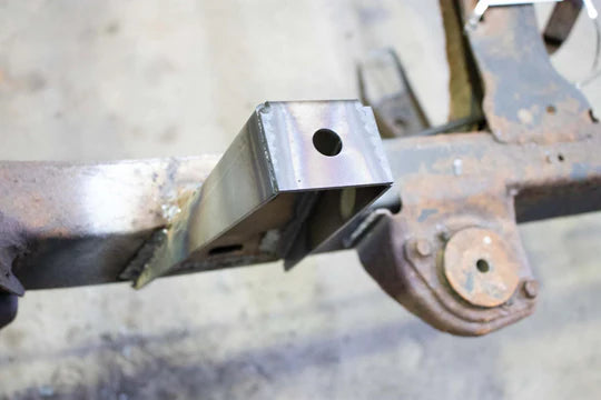 Load image into Gallery viewer, Rust Buster Middle Raised Bed Mount For 1988-1995 Toyota Pickups