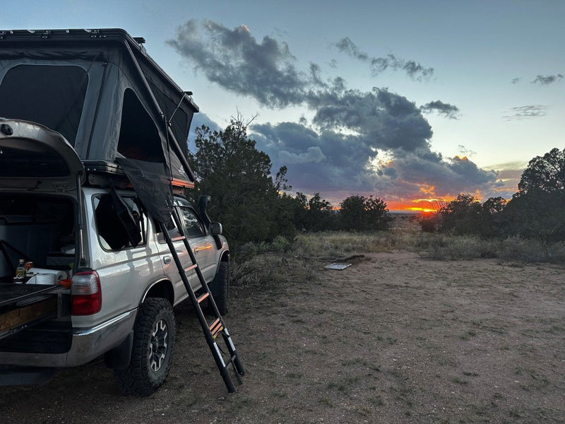 Load image into Gallery viewer, Tuff Stuff Alpine 61 Aluminum Shell Roof Top Tent