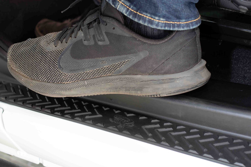 Load image into Gallery viewer, Fishbone Offroad JT Gladiator 2020-Current Entry Guards