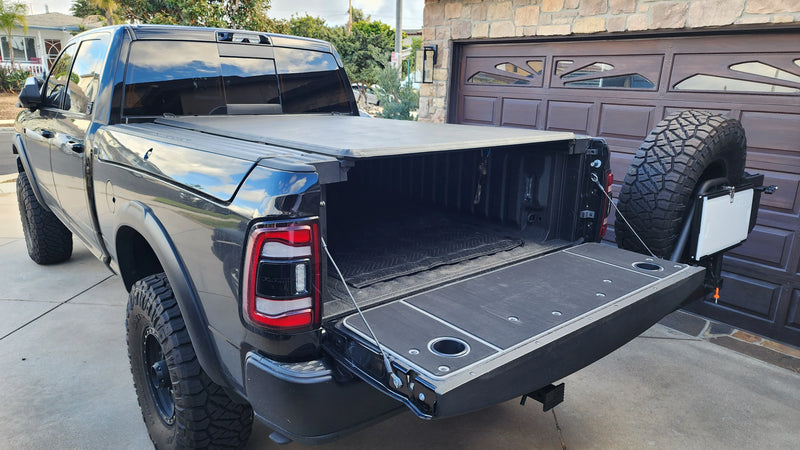 Load image into Gallery viewer, BillieBars - RAM Tailgate Covers (98-Current)
