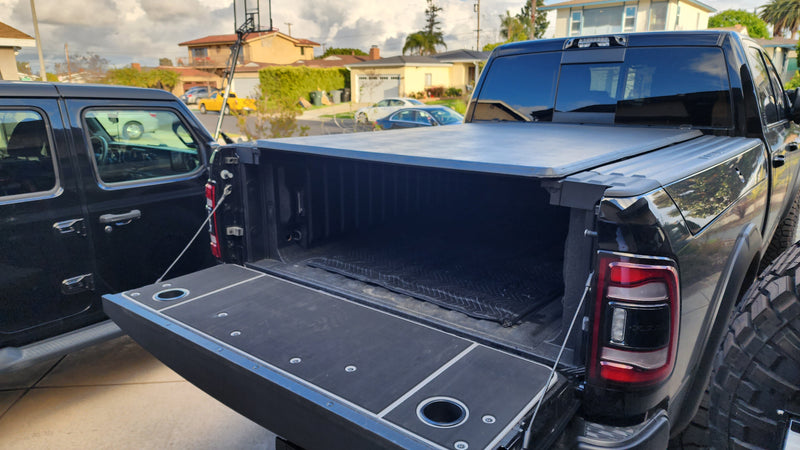 Load image into Gallery viewer, RAM Tailgate Covers (98-Current)
