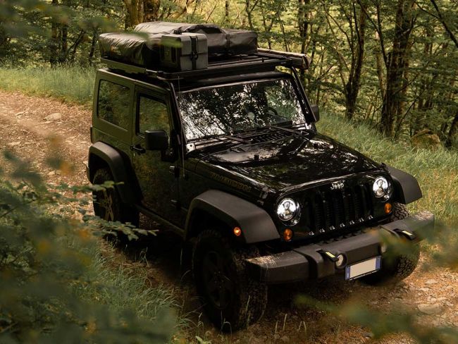 Load image into Gallery viewer, Black Jeep Wrangler JK 2 door with Front Runner Extreme Roof Rack Kit driving through forest.
