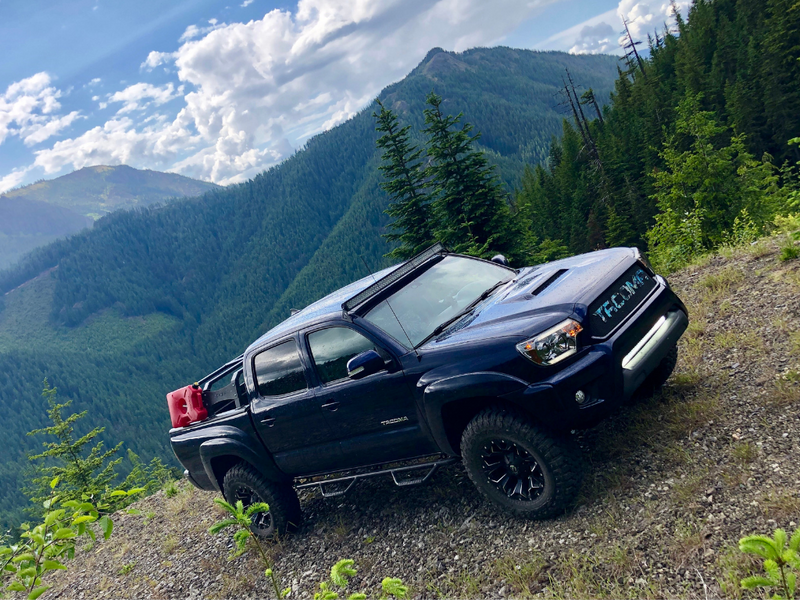 Load image into Gallery viewer, 32" Lower Bumper Flush LED Light Bar Brackets Kit For 2005-2015 Toyota Tacoma
