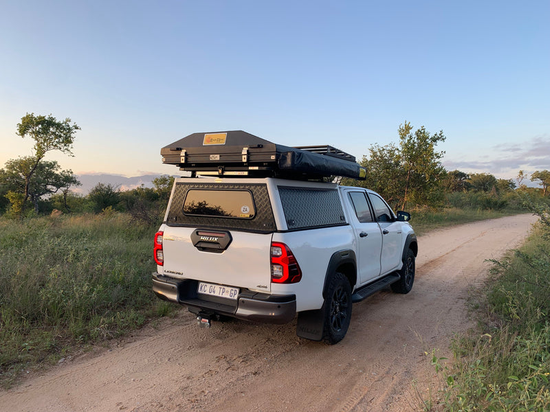 Load image into Gallery viewer, Blade 40th Edition Hard Shell Roof Top Tent

