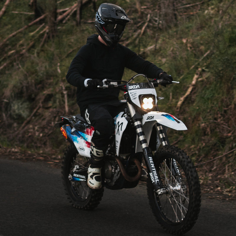 Load image into Gallery viewer, Baja Designs XL80 (D/C) Headlight Kit - Husqvarna 17-23 FE250/350; ’20-23 FE350S; ’17-19 FE450; ’17-19 FE501; ’19-23 FE501S; ’20-23 TE150i-300i/TX300i; ’16-23 701 Enduro; 701 EnduroLR
