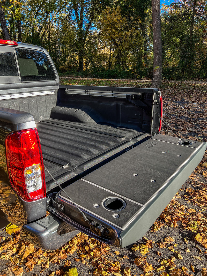 Load image into Gallery viewer, Frontier Tailgate Cover (1997-2021)
