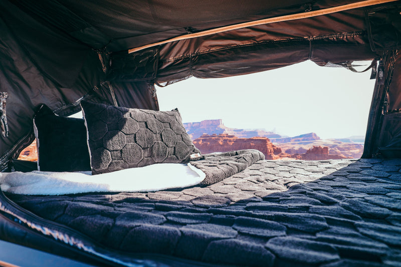 Load image into Gallery viewer, Cloud Comforter &amp; Pillow Case Set
