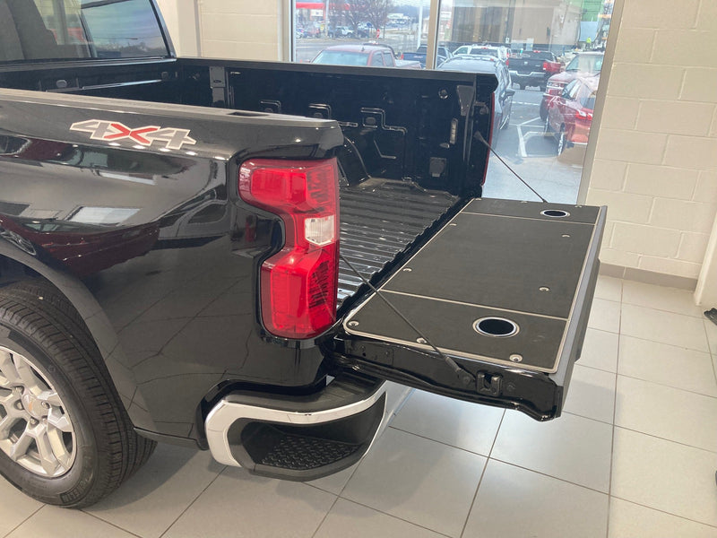 Load image into Gallery viewer, Silverado/Sierra 1500 Tailgate Cover (2019+)
