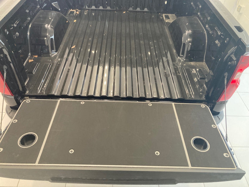 Load image into Gallery viewer, Silverado/Sierra 1500 Tailgate Cover (2019+)
