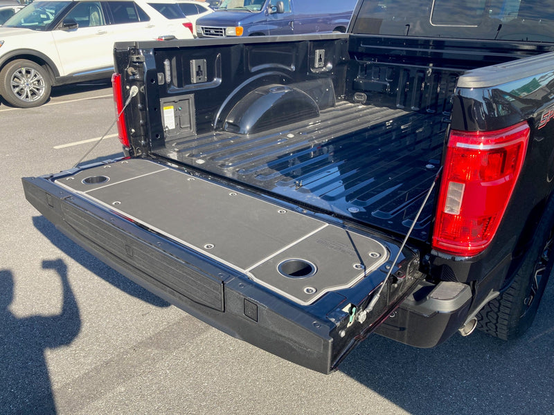 Load image into Gallery viewer, Ford F150 Workbench Tailgate Cover
