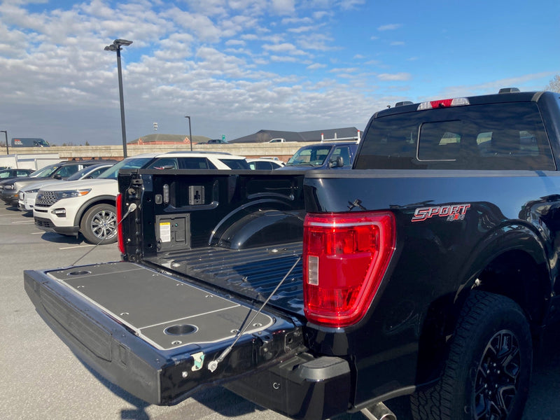 Load image into Gallery viewer, Ford F150 Workbench Tailgate Cover
