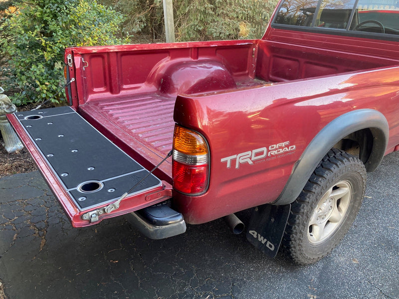Load image into Gallery viewer, 1ST GEN Tacoma Tailgate Cover (1995-2004)
