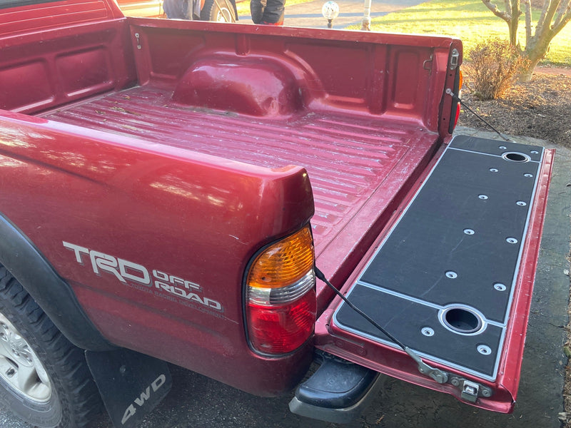 Load image into Gallery viewer, 1ST GEN Tacoma Tailgate Cover (1995-2004)
