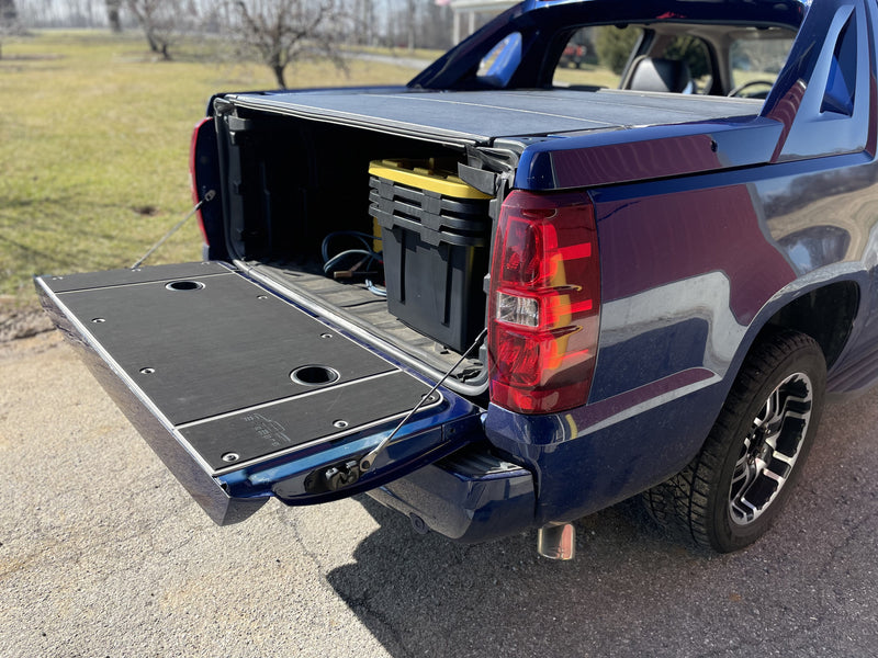 Load image into Gallery viewer, Avalanche Tailgate Cover (2007+)
