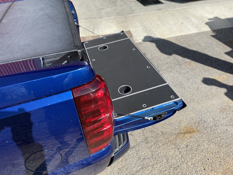Load image into Gallery viewer, Avalanche Tailgate Cover (2007+)
