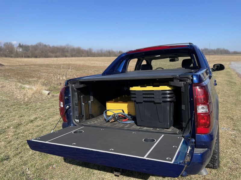 Load image into Gallery viewer, Avalanche Tailgate Cover (2007+)
