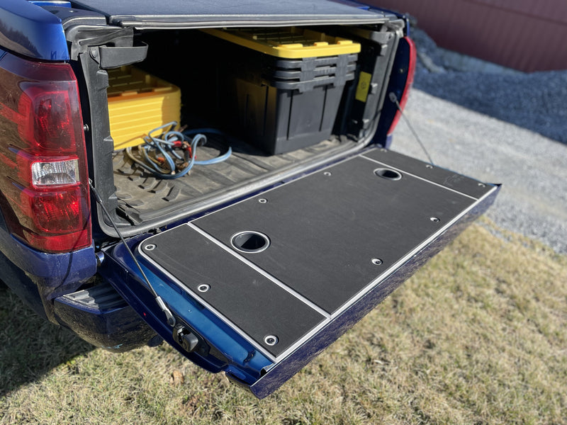 Load image into Gallery viewer, Avalanche Tailgate Cover (2007+)
