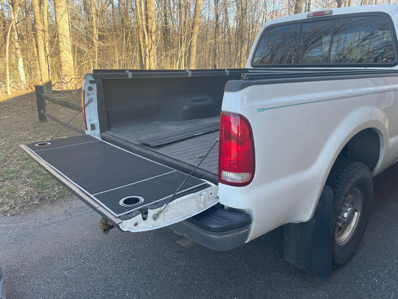 Load image into Gallery viewer, F150 F250 F350 Tailgate Cover (1999-2007)
