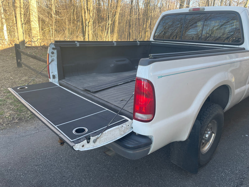 Load image into Gallery viewer, F150 F250 F350 Tailgate Cover (1999-2007)
