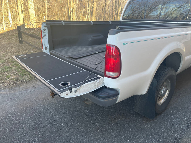 Load image into Gallery viewer, F150 F250 F350 Tailgate Cover (1999-2007)
