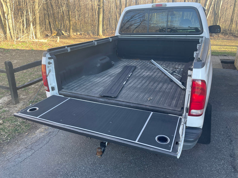 Load image into Gallery viewer, F150 F250 F350 Tailgate Cover (1999-2007)
