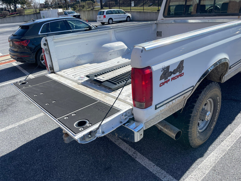 Load image into Gallery viewer, F250 F350 Tailgate Cover (1987-1996)
