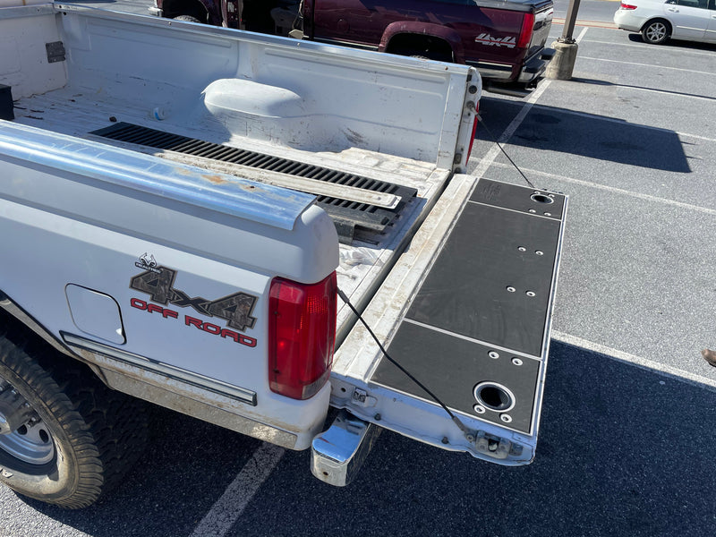 Load image into Gallery viewer, F250 F350 Tailgate Cover (1987-1996)
