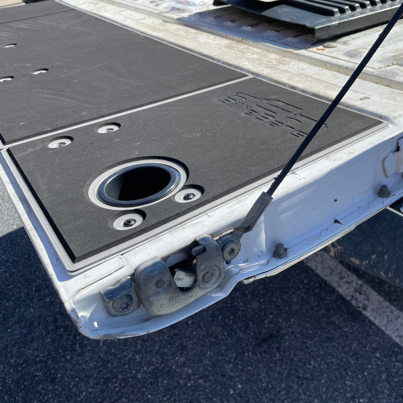 Load image into Gallery viewer, F250 F350 Tailgate Cover (1987-1996)
