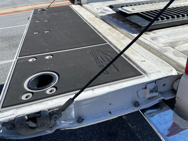 Load image into Gallery viewer, F250 F350 Tailgate Cover (1987-1996)
