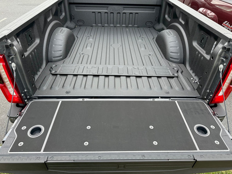 Load image into Gallery viewer, F250 F350 Superduty Tailgate Cover (2023+)
