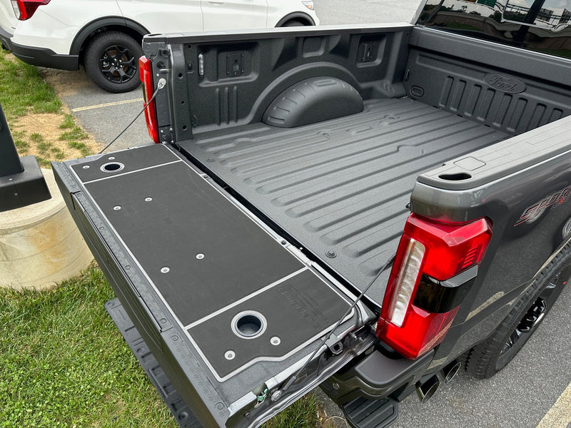 Load image into Gallery viewer, F250 F350 Superduty Tailgate Cover (2023+)
