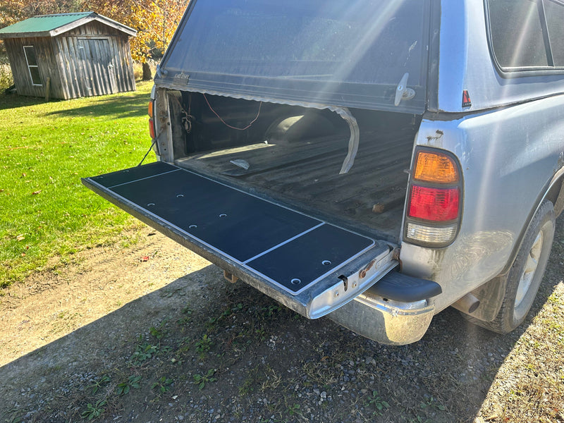 Load image into Gallery viewer, 1st Gen Tundra Tailgate Cover (2000-2006)
