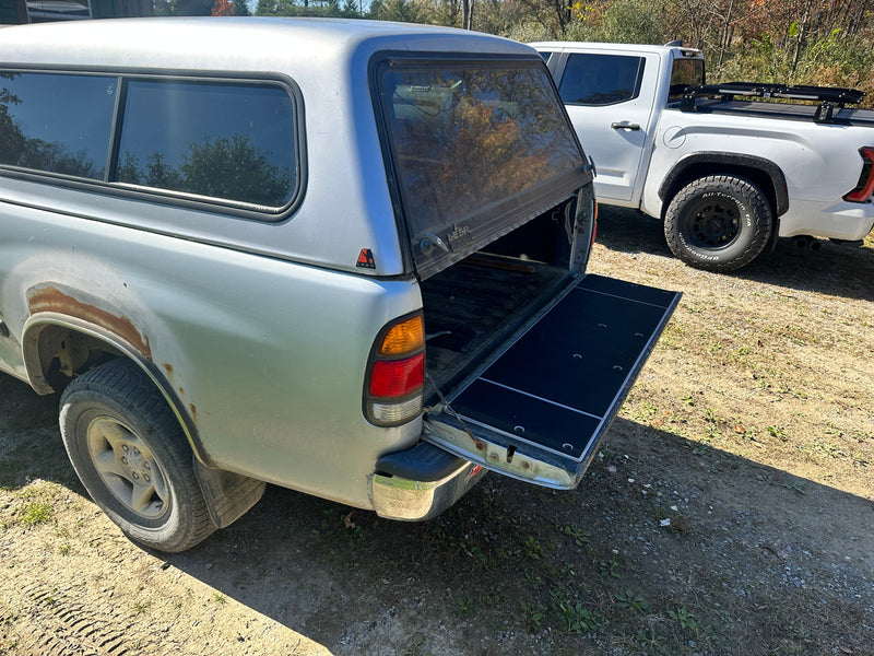 Load image into Gallery viewer, 1st Gen Tundra Tailgate Cover (2000-2006)

