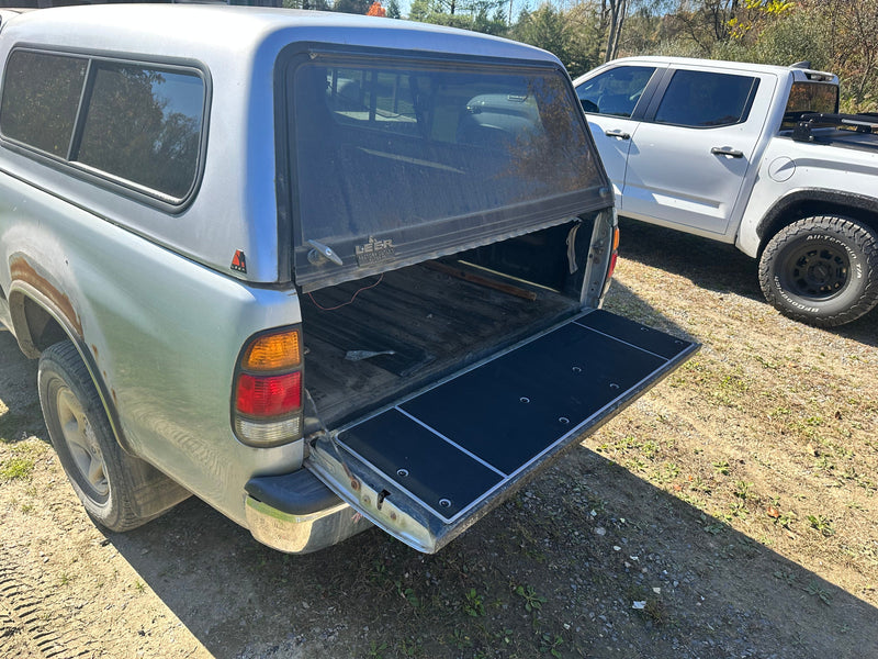 Load image into Gallery viewer, 1st Gen Tundra Tailgate Cover (2000-2006)
