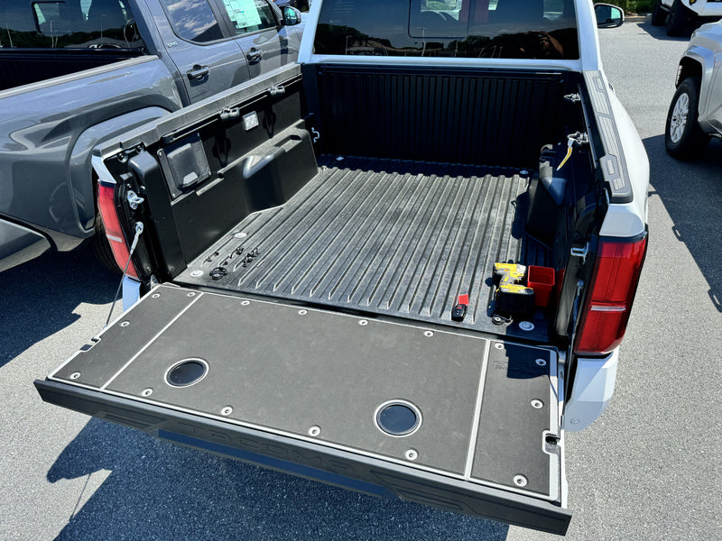 Load image into Gallery viewer, Tacoma Tailgate Cover (2024+)
