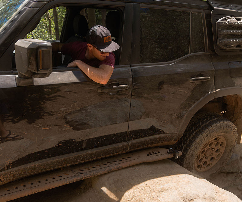 Load image into Gallery viewer, CBI Off Road GX550 Overland Kickout Rock Sliders
