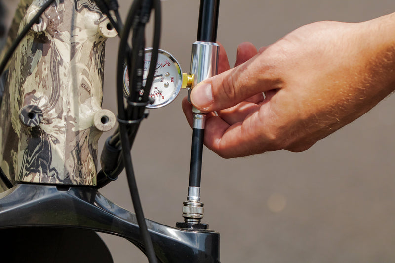 Load image into Gallery viewer, Buzzy’s Pollinator 300PSI Shock Pump

