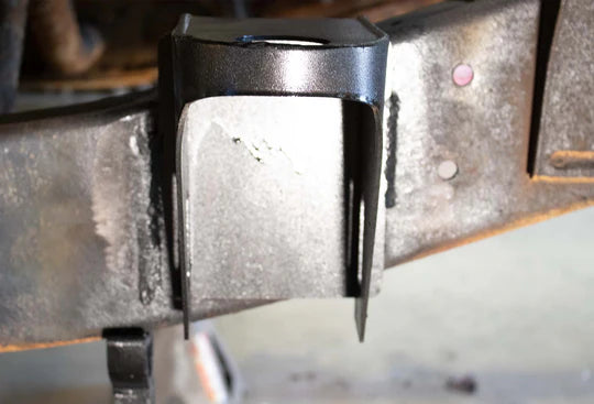 Load image into Gallery viewer, Rust Buster Rear Cab Mount For 1999-2013 GM Pickups
