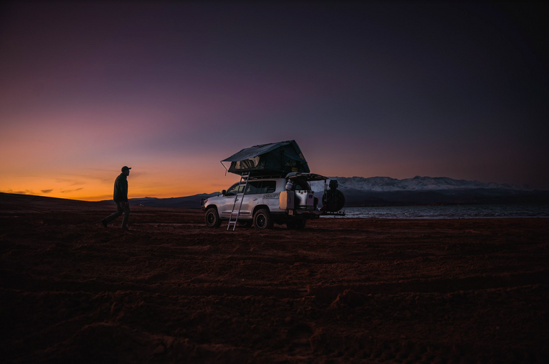 Load image into Gallery viewer, Sword Hard Shell Roof Top Tent
