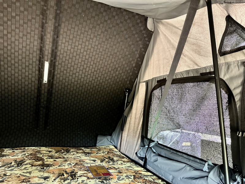 Load image into Gallery viewer, Sabre Hard Shell Roof Top Tent
