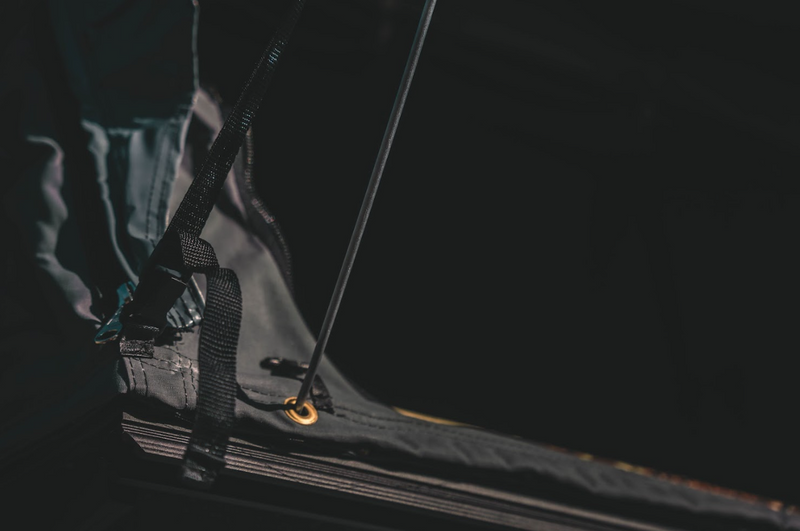 Load image into Gallery viewer, Sabre Hard Shell Roof Top Tent
