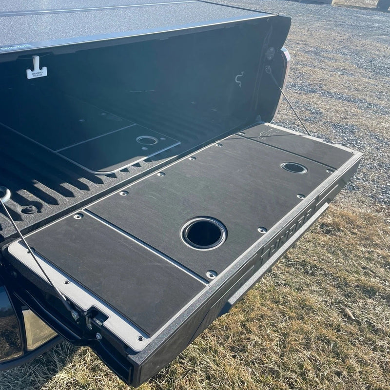 Load image into Gallery viewer, Tundra Tailgate Cover (2022+)
