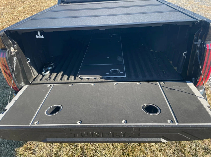 Load image into Gallery viewer, Tundra Tailgate Cover (2022+)
