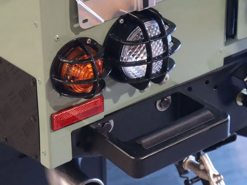 Load image into Gallery viewer, Front Runner Land Rover Defender 90/110 (1983-2016) Ladder
