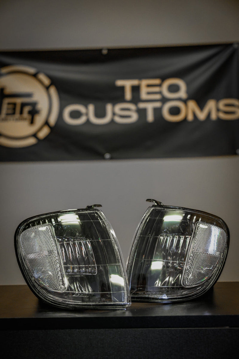 Load image into Gallery viewer, 00-04 Tundra Access Cab Black Corner Lights
