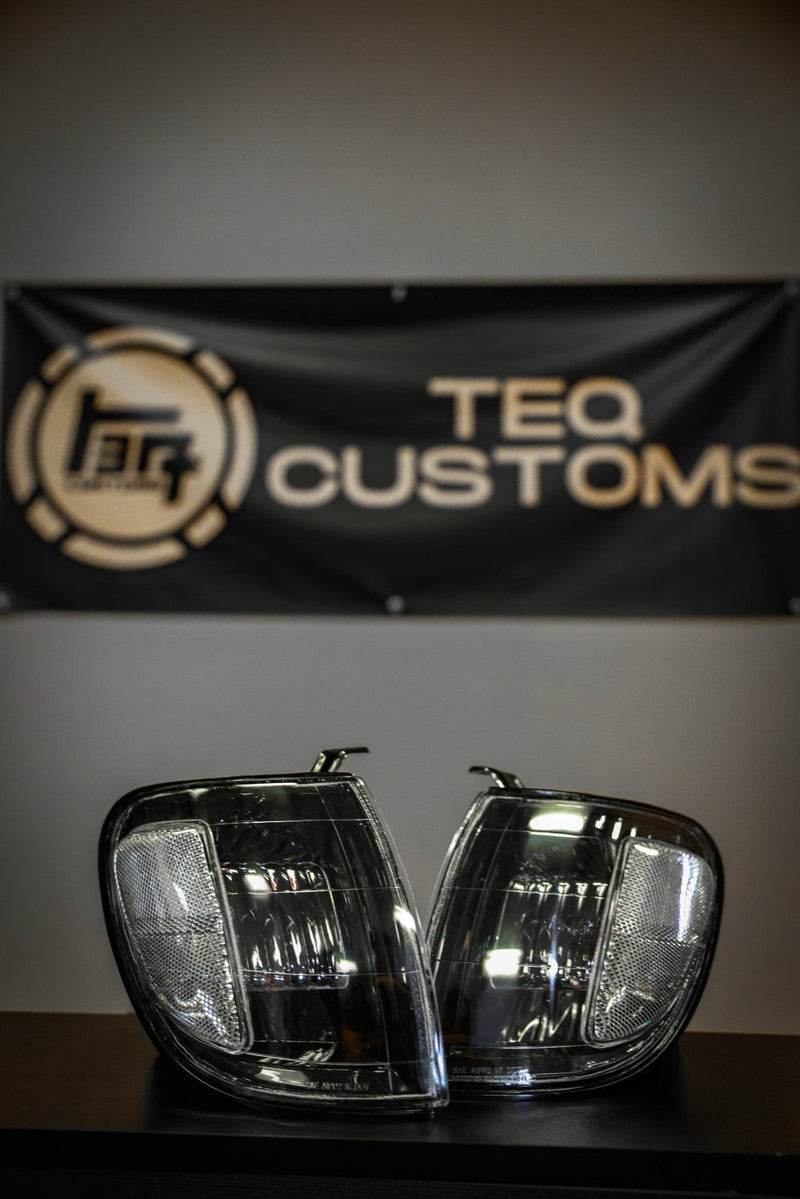 Load image into Gallery viewer, 00-04 Tundra Access Cab Black Corner Lights
