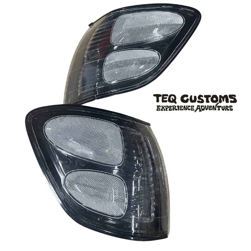 Load image into Gallery viewer, 01-04 Sequoia + 00-04 Tundra Double Cab Black Corner Lights
