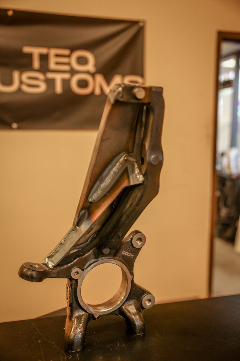 Load image into Gallery viewer, Gusseted Spindles - FJ Cruiser (2007-2014)
